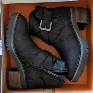 Jolie booties in black size 6 never worn